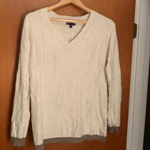 EUC- lightweight v-neck sweater